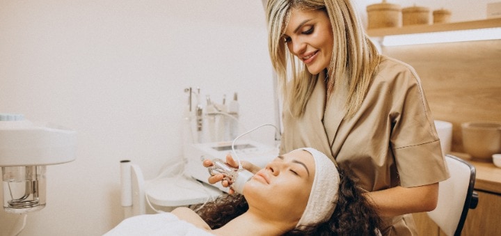 O Impacto das Redes Sociais nas Clínicas de Estética: Tendências e Desafios