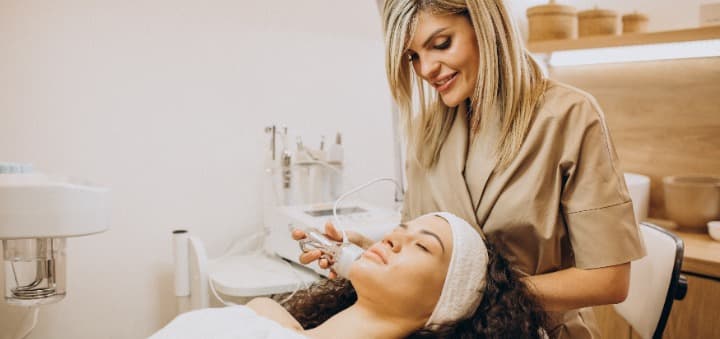 O Impacto das Redes Sociais nas Clínicas de Estética: Tendências e Desafios